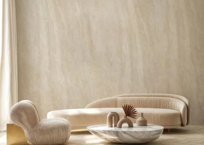 Living con pavimento Makrana e posa a chevron Robur Honey