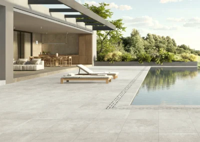 Pavimentazione outdoor Nereidi Cloud a bordo piscina
